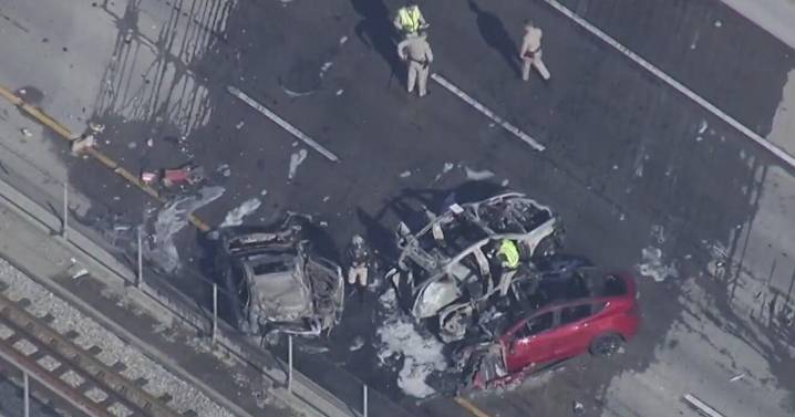 At least 2 dead in fiery multi-vehicle crash in San Jose involving Teslas on Highway 87