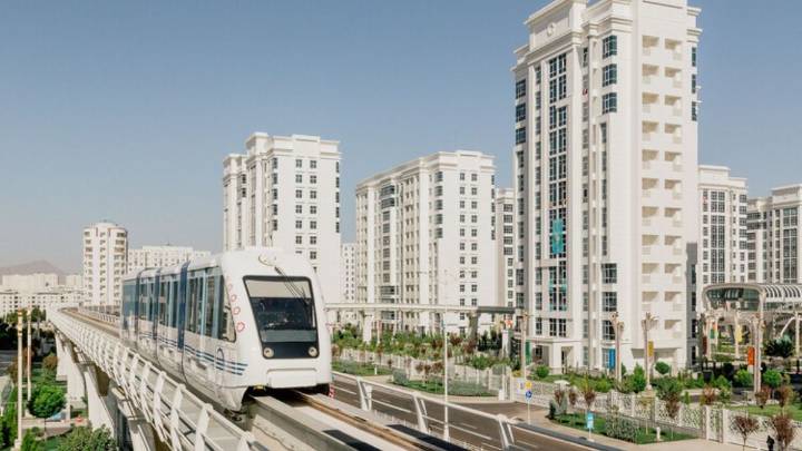 El país construido de mármol: por ley los coches solo pueden ser blancos y deben estar limpios