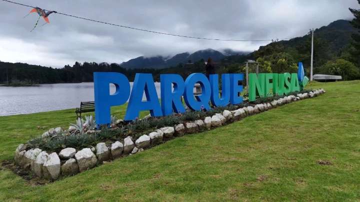 La CAR reactiva el sendero El Cable en el Parque Embalse del Neusa para impulsar el turismo de naturaleza