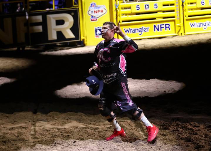 NFR: Bullfighting tandem works 13th straight rodeo event 