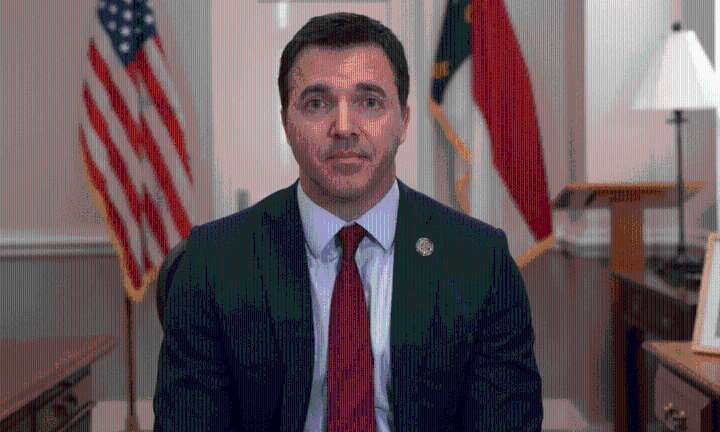 El Fiscal General Jeff Jackson interviene para examinar los aumentos de tarifas de Duke Energy