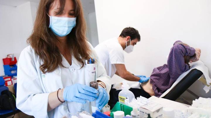 Más de 3.000 enfermeras firman nuevos contratos en Andalucía: la plantilla se refuerza frente a las 'fugas' y jubilaciones