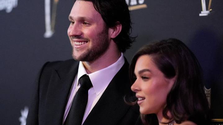 Josh Allen, Hailee Steinfeld make big announcement