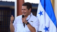 Queda en libertad el expresidente de Honduras, Juan Orlando Hernández, tras indulto de Donald Trump