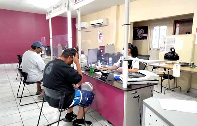 Exhorta INE a sustituir credenciales por vencer