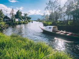 La Laguna de La Cocha se llena de magia en la temporada navideña 2025: turismo, tradición y conservación