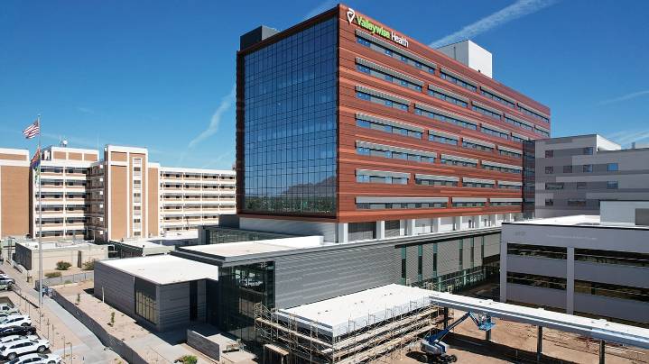 Valleywise Health President and CEO Steve Purves announces retirement