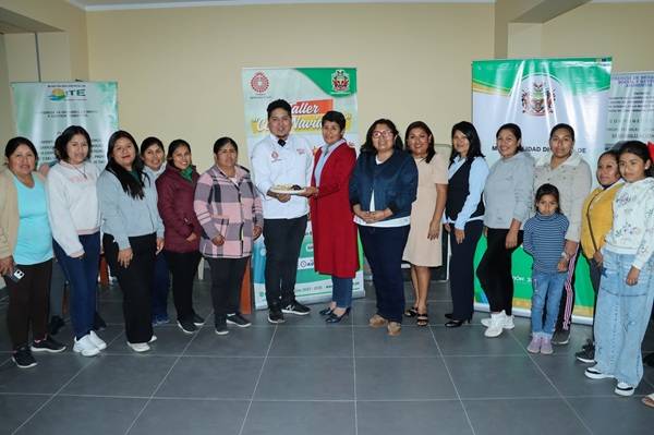 MUNICIPALIDAD DE ITE CAPACITA A MADRES EMPRENDEDORAS, EN GASTRONOMÍA NAVIDEÑA