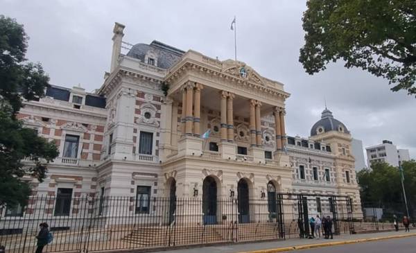 Estatales bonaerenses reclaman reabrir urgente la discusión salarial