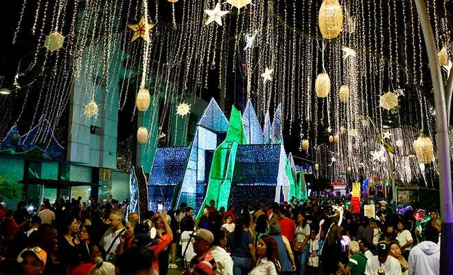 Cali, conocida como la 'Capital de la Navidad', inaugura su alumbrado navideño