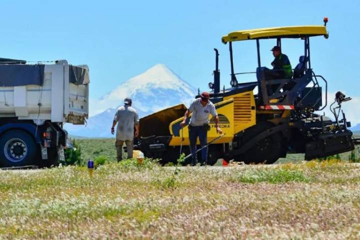Mamuil Malal: Provincia invierte en obras para fortalecer el paso internacional con Chile