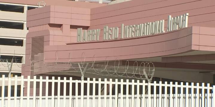 Man tries to stab TSA agents at Las Vegas airport, Feds say