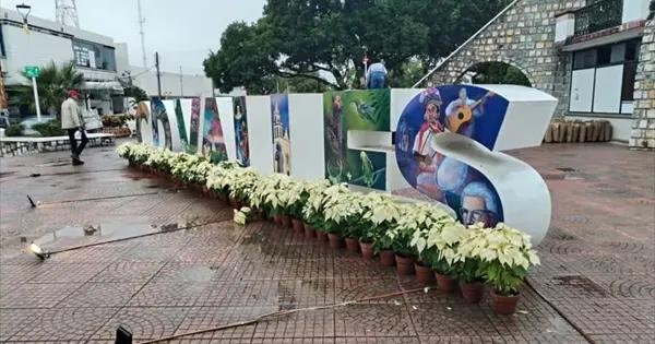 Gasta Valles 140 mil en nochebuenas para plaza y Presidencia