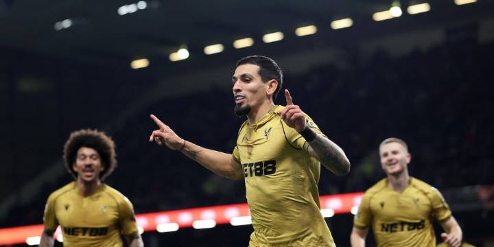 Daniel Muñoz sigue brillando en la Premier League: así fue su gol en el triunfo del Crystal Palace ante Burnley
