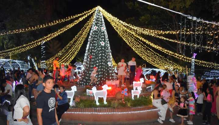 Rivera brilla con la magia de la Navidad