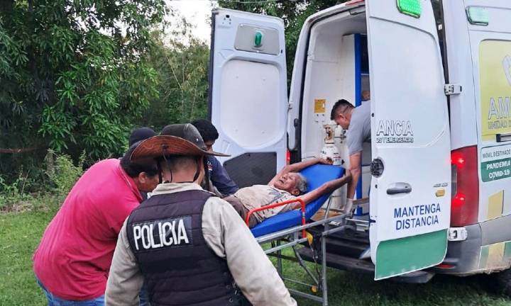 Hallan sano y salvo a hombre extraviado en el monte