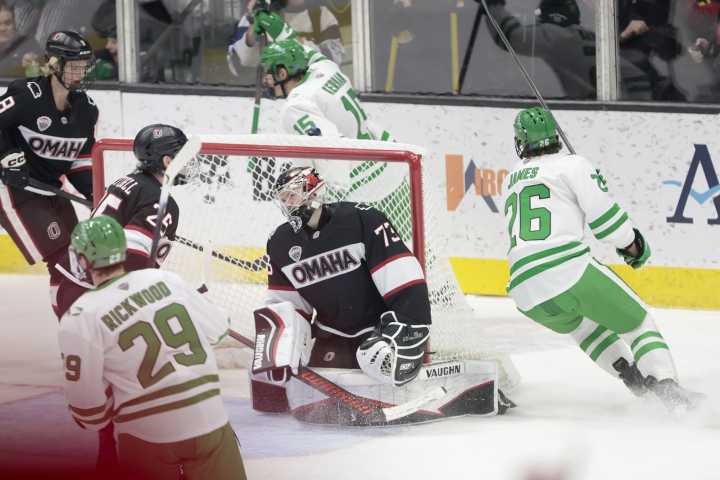 GameCenter live: Omaha at No. 5 UND