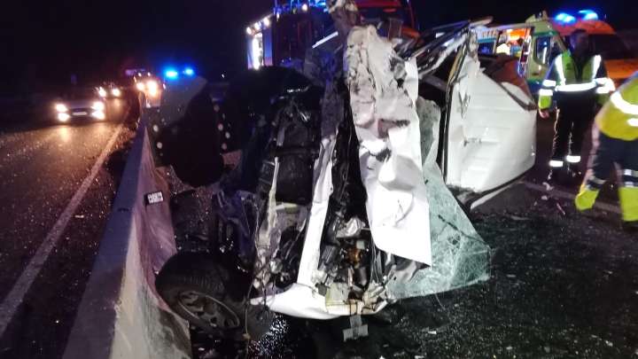 Muere el alcalde del pueblo y 4 heridos tras chocar un coche y una furgoneta