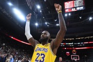 Deadspin | NBA roundup: Lakers win, but LeBron James' double-figure streak ends