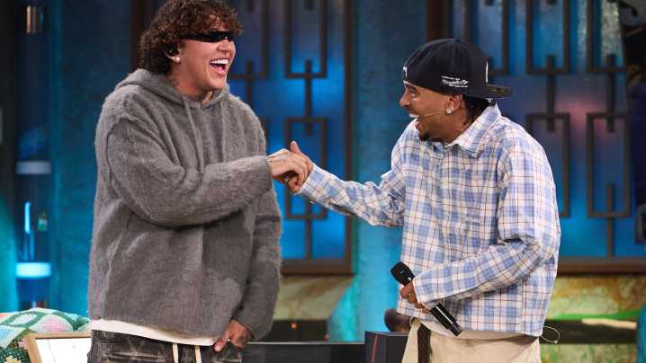 Ozuna y Beéle se divierten como niños actuando en La Revuelta: "Cualquier excusa es buena para venir a España"