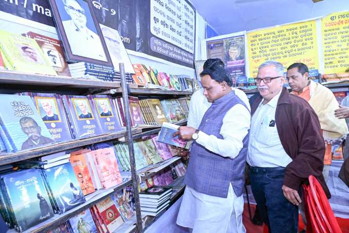 Odisha CM Inaugurates 7th State Book Festival, Urges Citizens to Gift Books for Cultural Revival