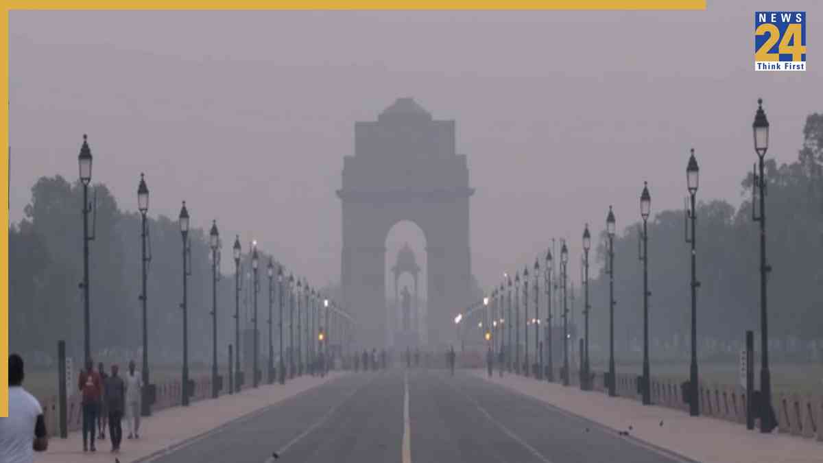 Delhi Weather Update: Toxic smog shrouds several locations as capital chokes under ‘very poor’ AQI