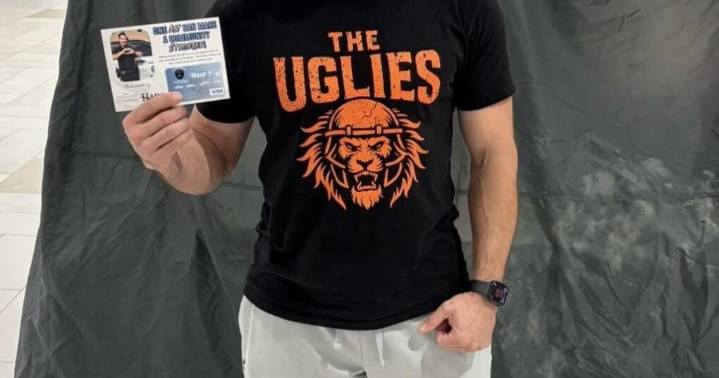 Kennewick football coach stops assault at mall, receives reward