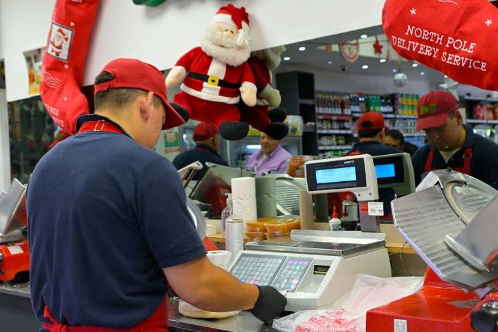 El clásico de las fiestas: cuánto debe gastar una familia santiagueña en sanguchitos de miga