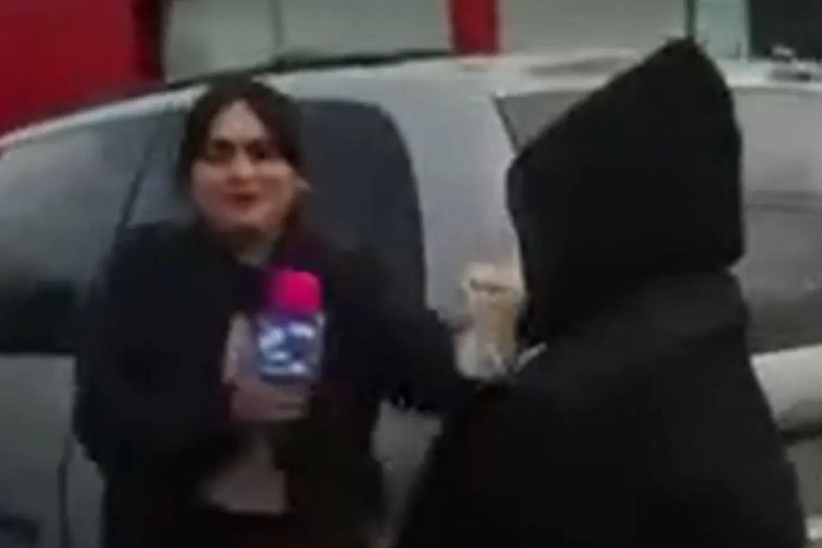 Reportera sufre agresión durante transmisión en vivo en Monterrey