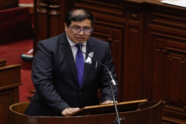 Ministro del Ambiente alerta que 270 mil hectáreas fueron afectadas por minería ilegal