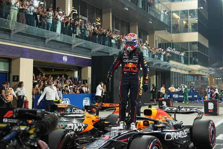 Verstappen earns pole position for finale