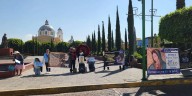 Católicos se arrodillan frente al Congreso de Tlaxcala: “¡No al aborto!”