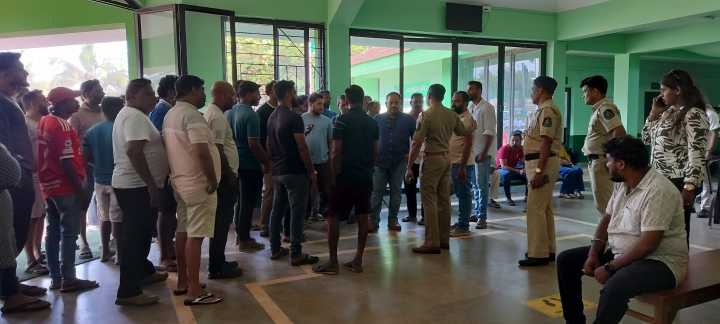 Blaze fallout: Sarpanch questioning triggers massive show of support at Anjuna police station