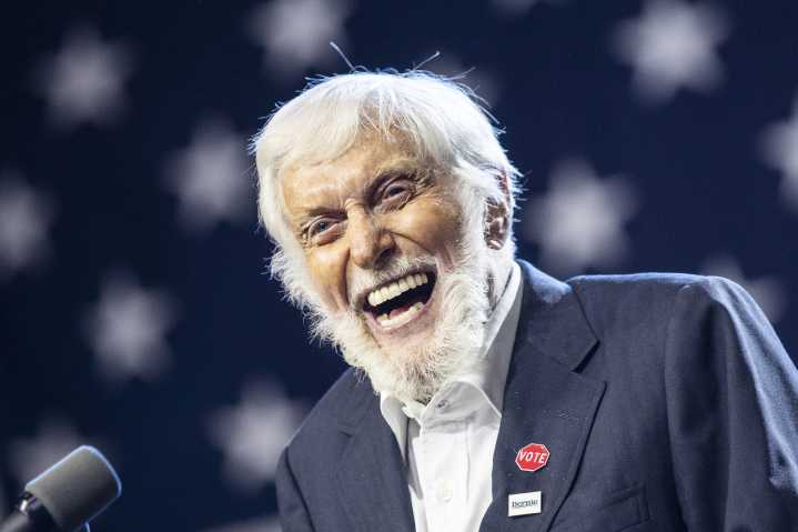 Dick Van Dyke celebra 100 años como leyenda de Hollywood