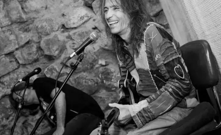 Murió Robe Iniesta, cantante de Extremoduro, la legendaria banda española