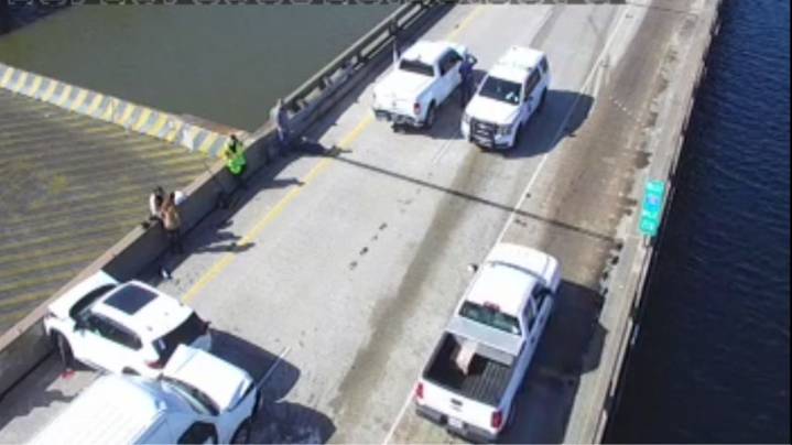 TEAM 2 TRAFFIC: I-10 West closed on Bonnet Carre Spillway Bridge east of LaPlace due to wreck