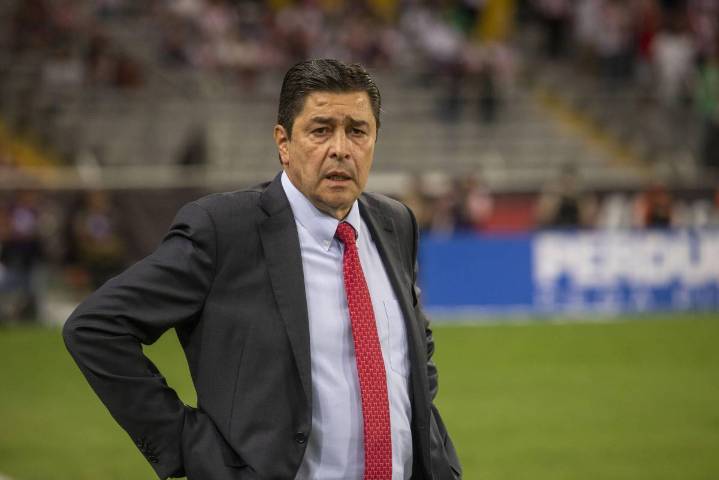 Guatemala ratifica a Luis Fernando Tena pese a no clasificar al Mundial 2026