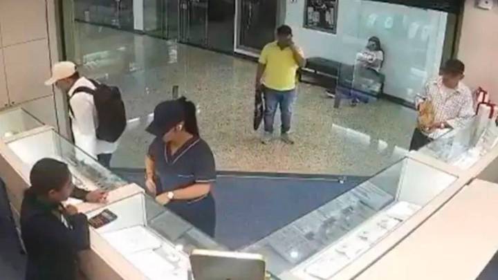 Capturaron a policía involucrado en asalto a joyería en Bucaramanga en el que murió investigador de la Sijin