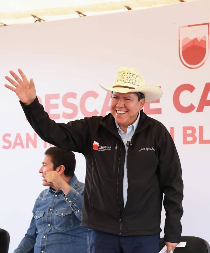 Inaugura el gobernador tramo carretero en municipio de Loreto