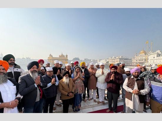 Delhi CM Rekha Gupta, 6 BJP ministers visit Golden Temple to offer prayers on 350th commemorations [ FULL VIEW ]