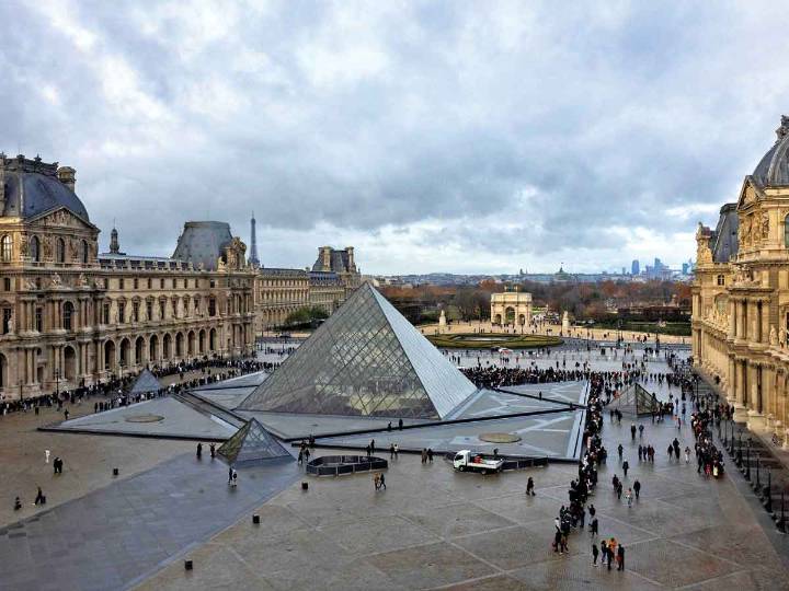 Documentos del Louvre, dañados por fuga de agua