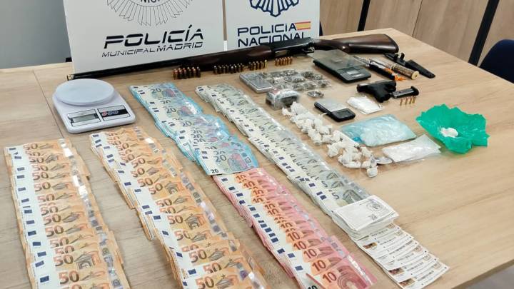 Desmantelado un 'narcopiso' en Carabanchel con drogas, una escopeta y 40 décimos de lotería de Navidad