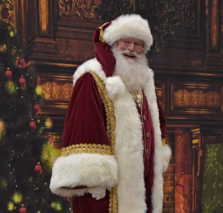 Q&A: Sign-language Santa Jerry spreads Christmas joy to all children – Baltimore Sun