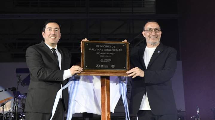 Malvinas Argentinas celebró su 30° aniversario con un emotivo acto encabezado por el intendente Leo Nardini