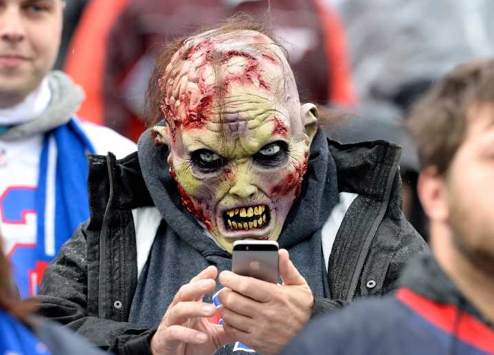 You can watch NFL RedZone streaming free today 12/7/2025 with new trial offers, promo code deals as Streameast, Crackstreams, Methstreams are still down and not working