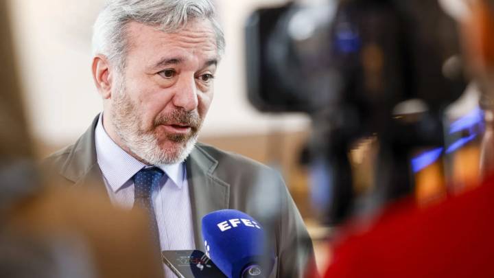 Azcón afirma que la corrupción es el "cáncer" de la democracia y estamos en un "momento de debilidad absoluta"