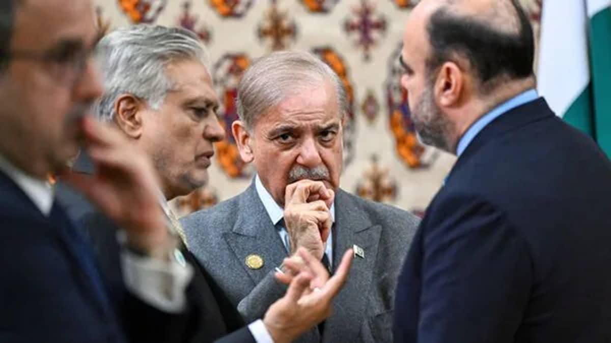 Shehbaz Sharif Gate-Crashes Putin