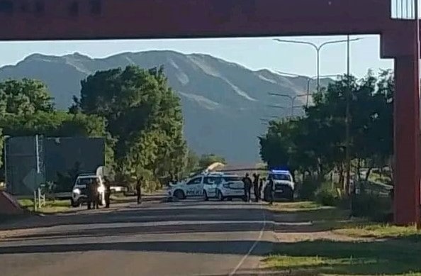 Un hombre murió tras ser atropellado por un camión en la avenida José Santos Ortiz