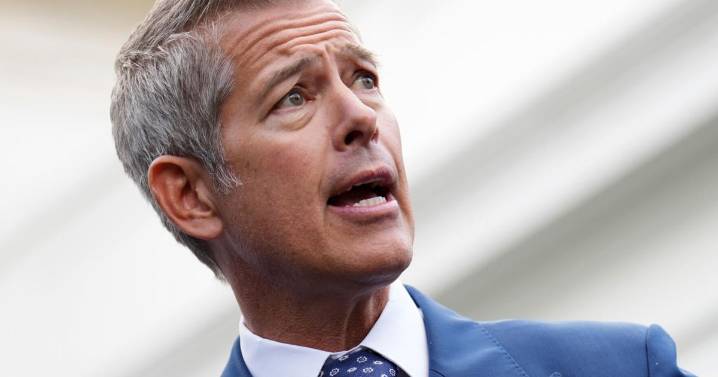 NY podría quedarse sin fondos federales para carreteras por emitir licencias a migrantes irregulares