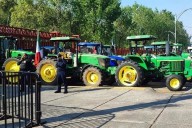 Dictaminan Ley de Aguas; protestan afuera con tractores